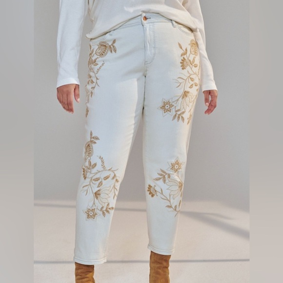 Pilcro by Anthropologie The Slim Boyfriend High Rise Embroidered Stretch Jeans - Picture 1 of 11